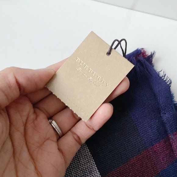 BURBERRY Plaid Check Wool Cashmere Scarf Navy - Picture 3 of 6
